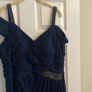 Navy blue mother of the bride dress! Size 16! Super flattering on!